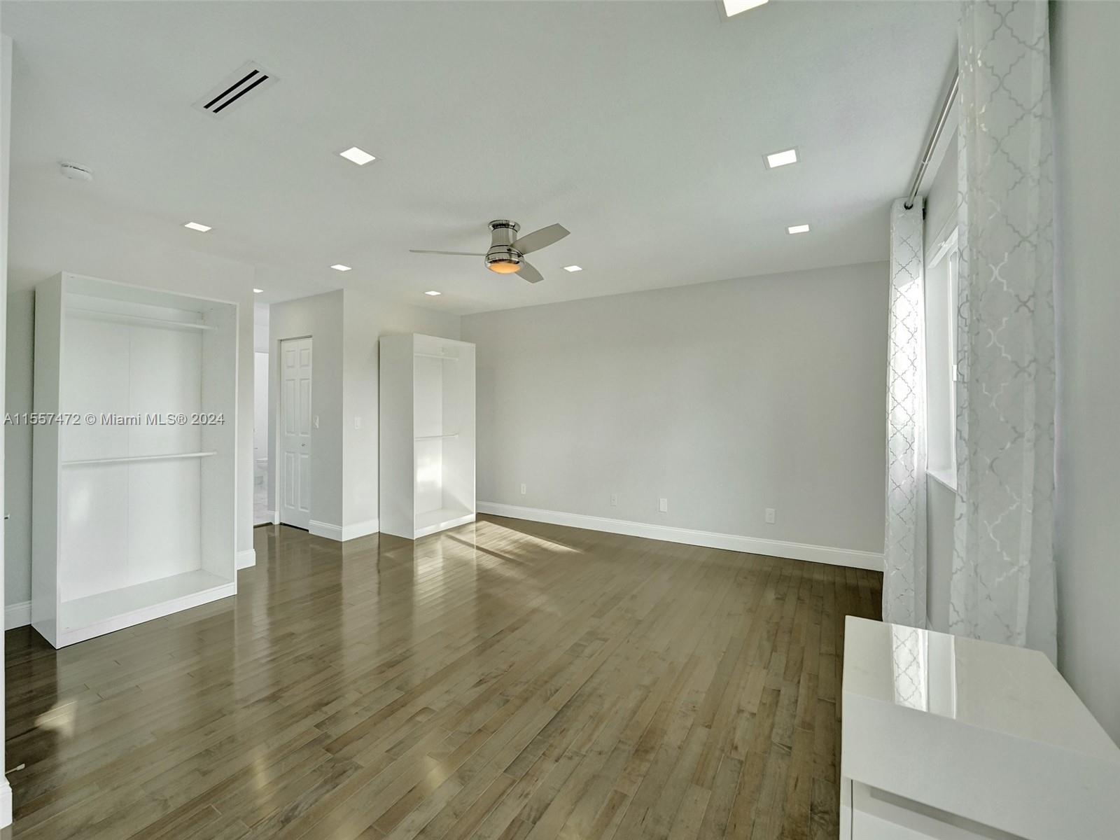 1654 E Harmony Lake Cir