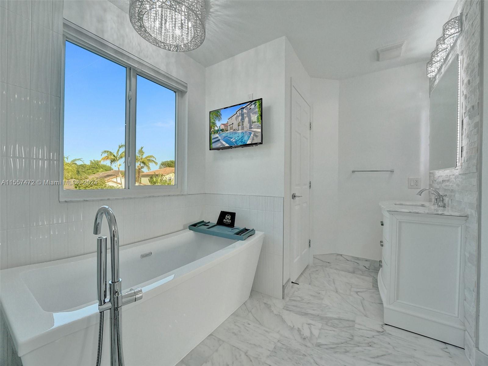 1654 E Harmony Lake Cir
