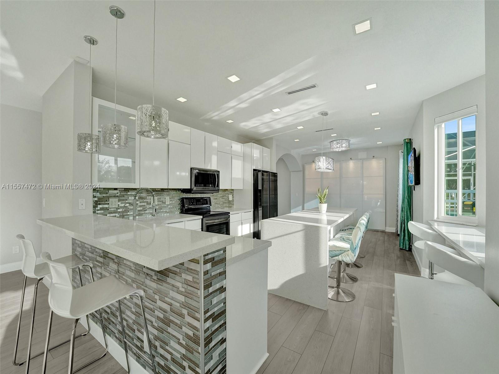 1654 E Harmony Lake Cir