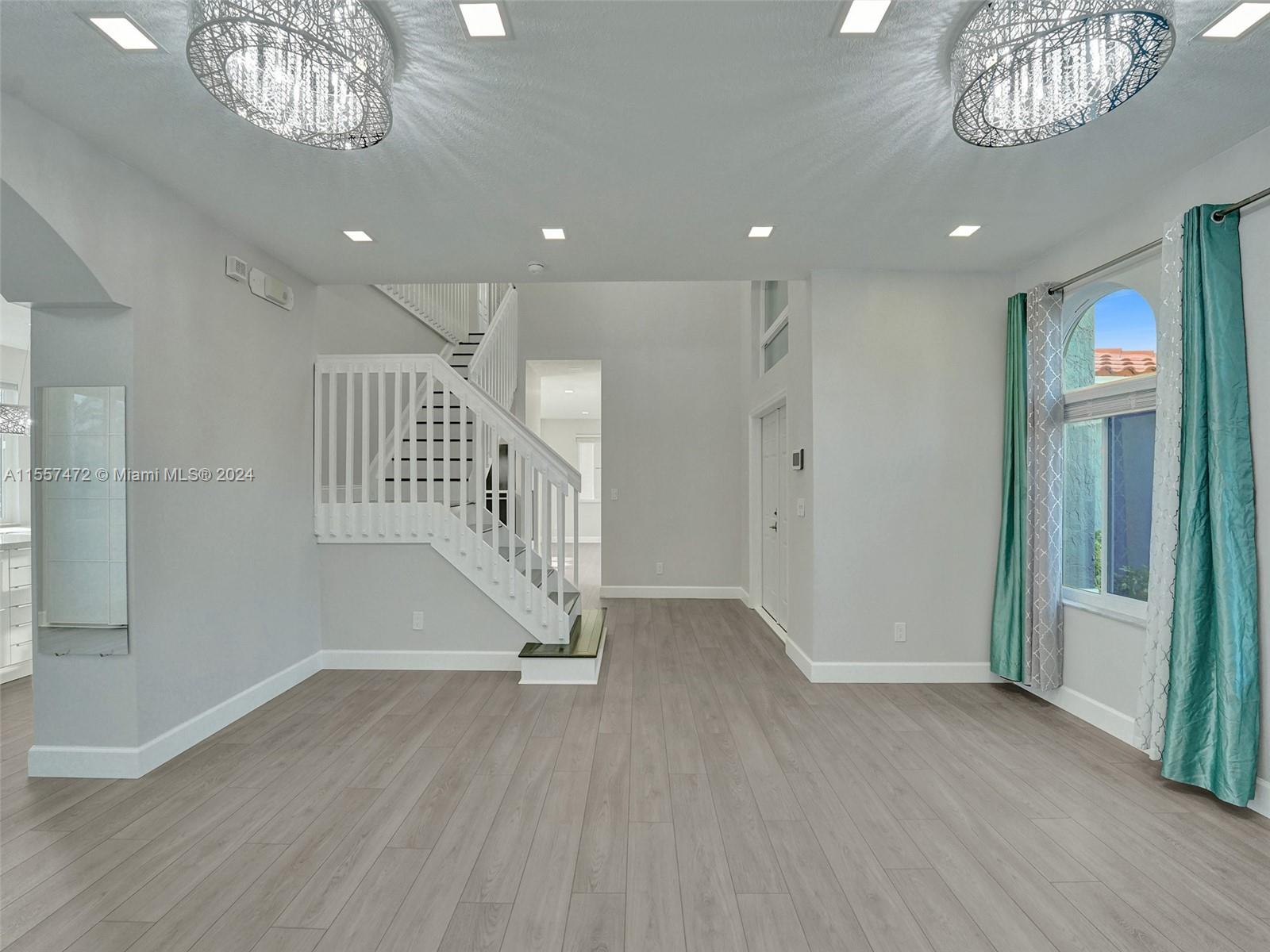 1654 E Harmony Lake Cir