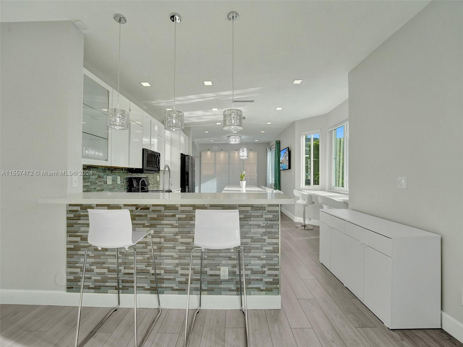 1654 E Harmony Lake Cir