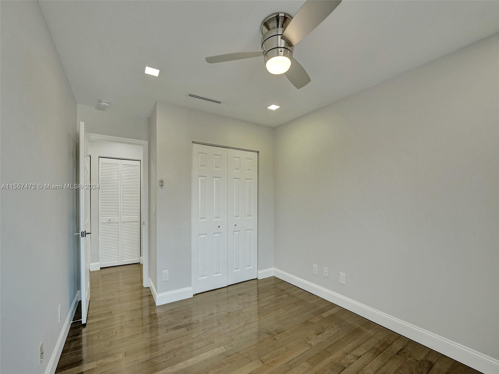 1654 E Harmony Lake Cir