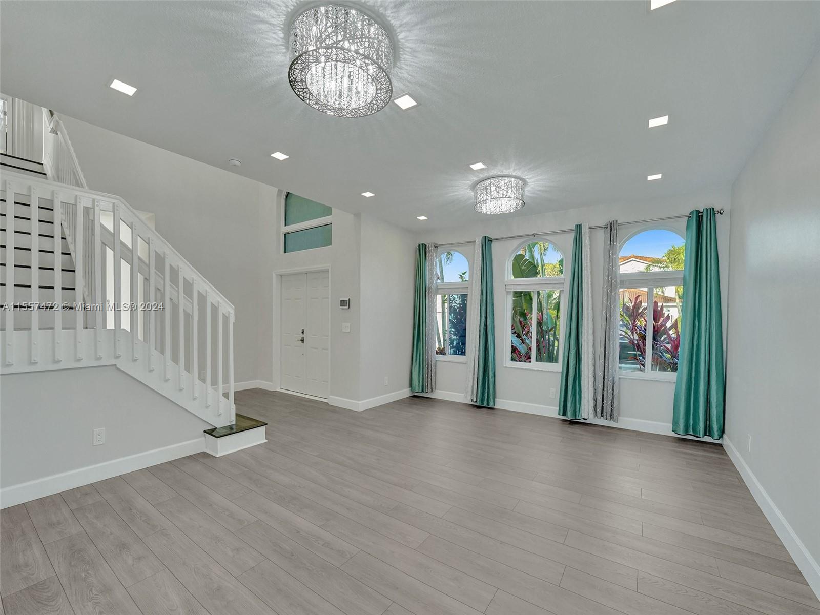 1654 E Harmony Lake Cir