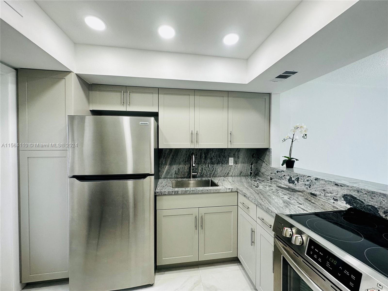 1333 E Hallandale Beach Blvd Unit: 302