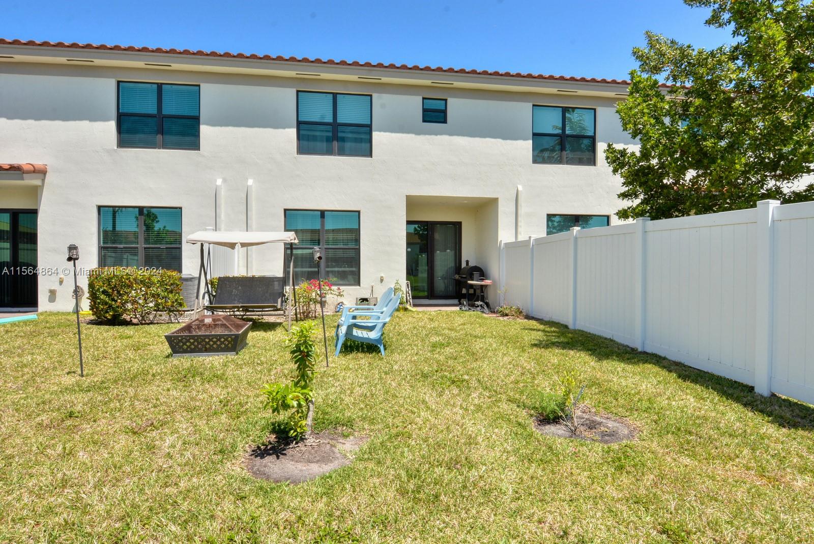 1009 Kapok Ln