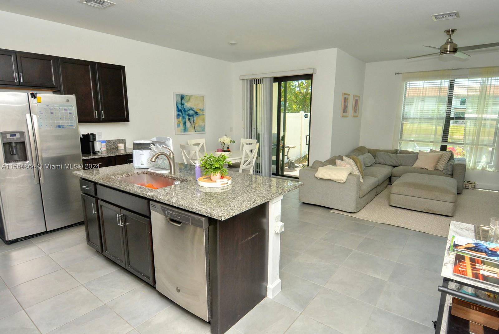 1009 Kapok Ln