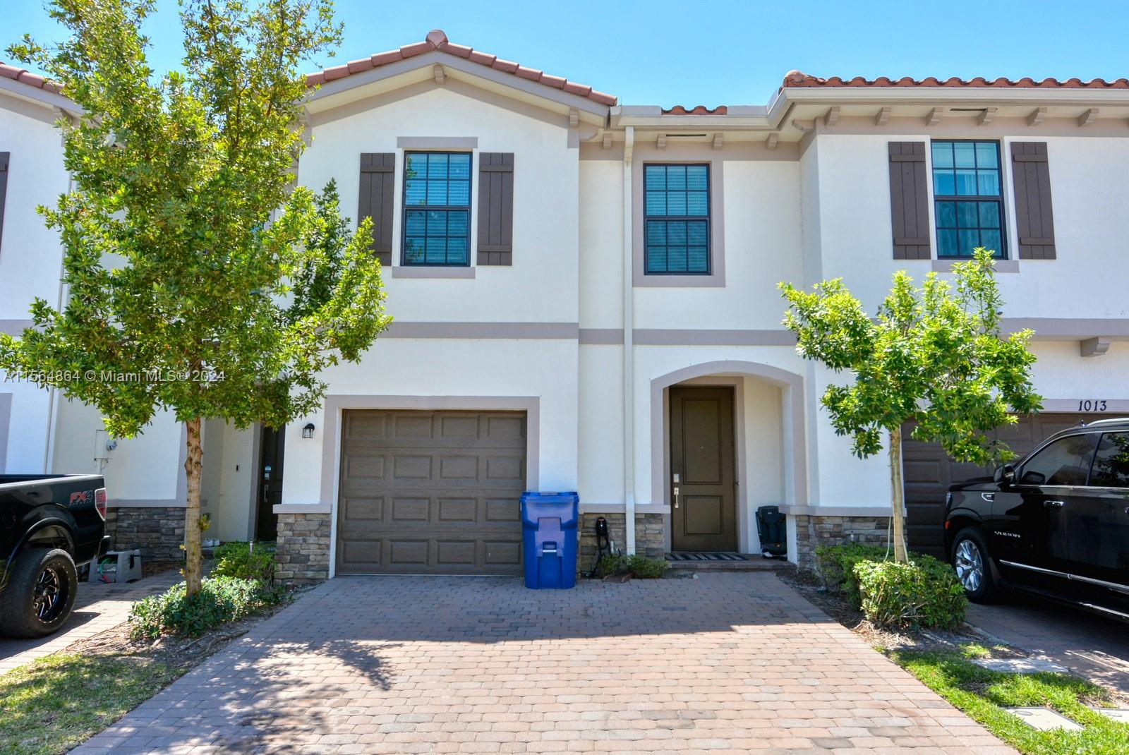 1009 Kapok Ln