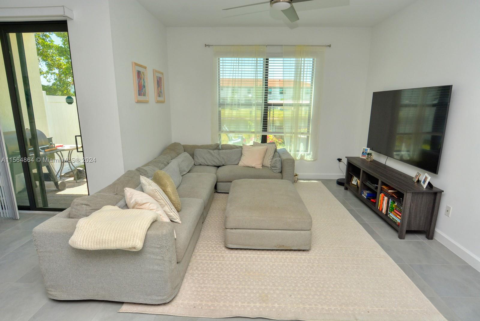 1009 Kapok Ln