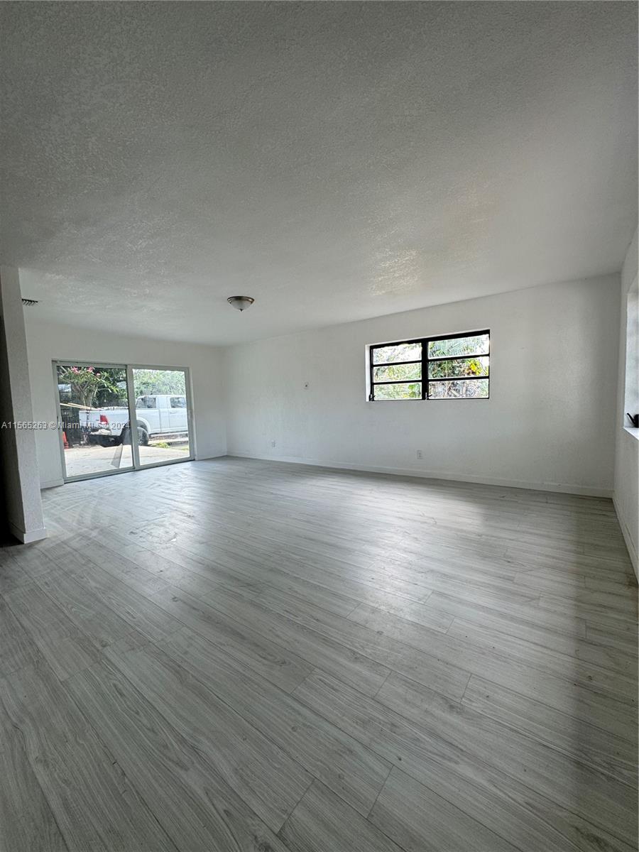 1090 NW 197th Ter