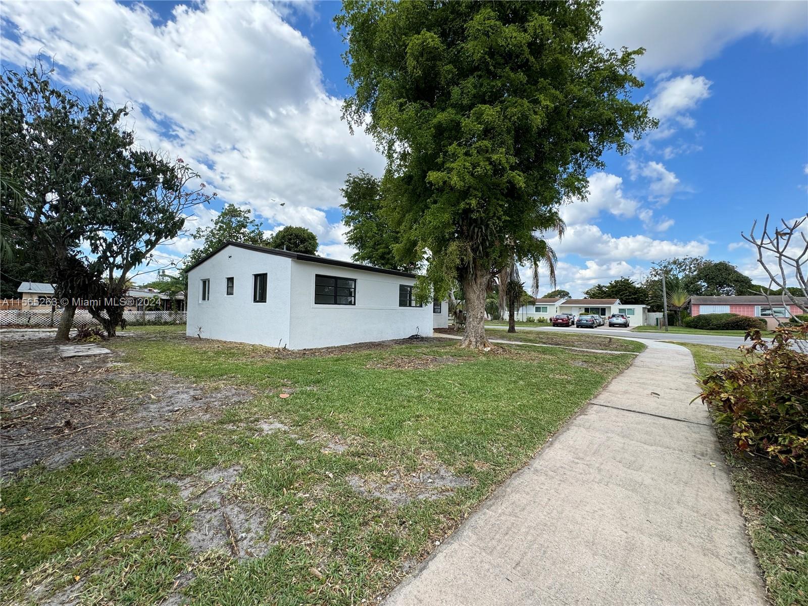 1090 NW 197th Ter