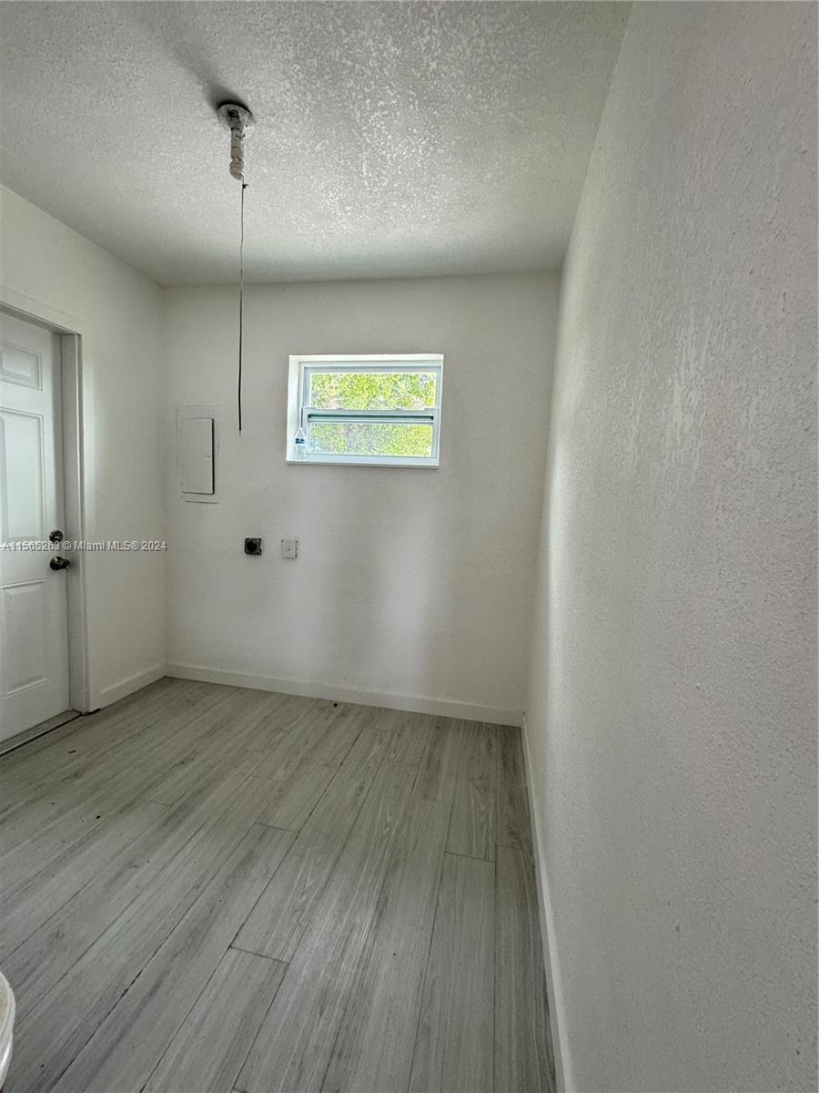1090 NW 197th Ter