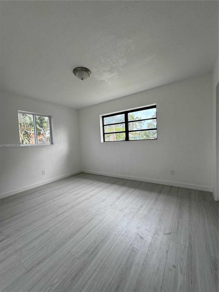 1090 NW 197th Ter