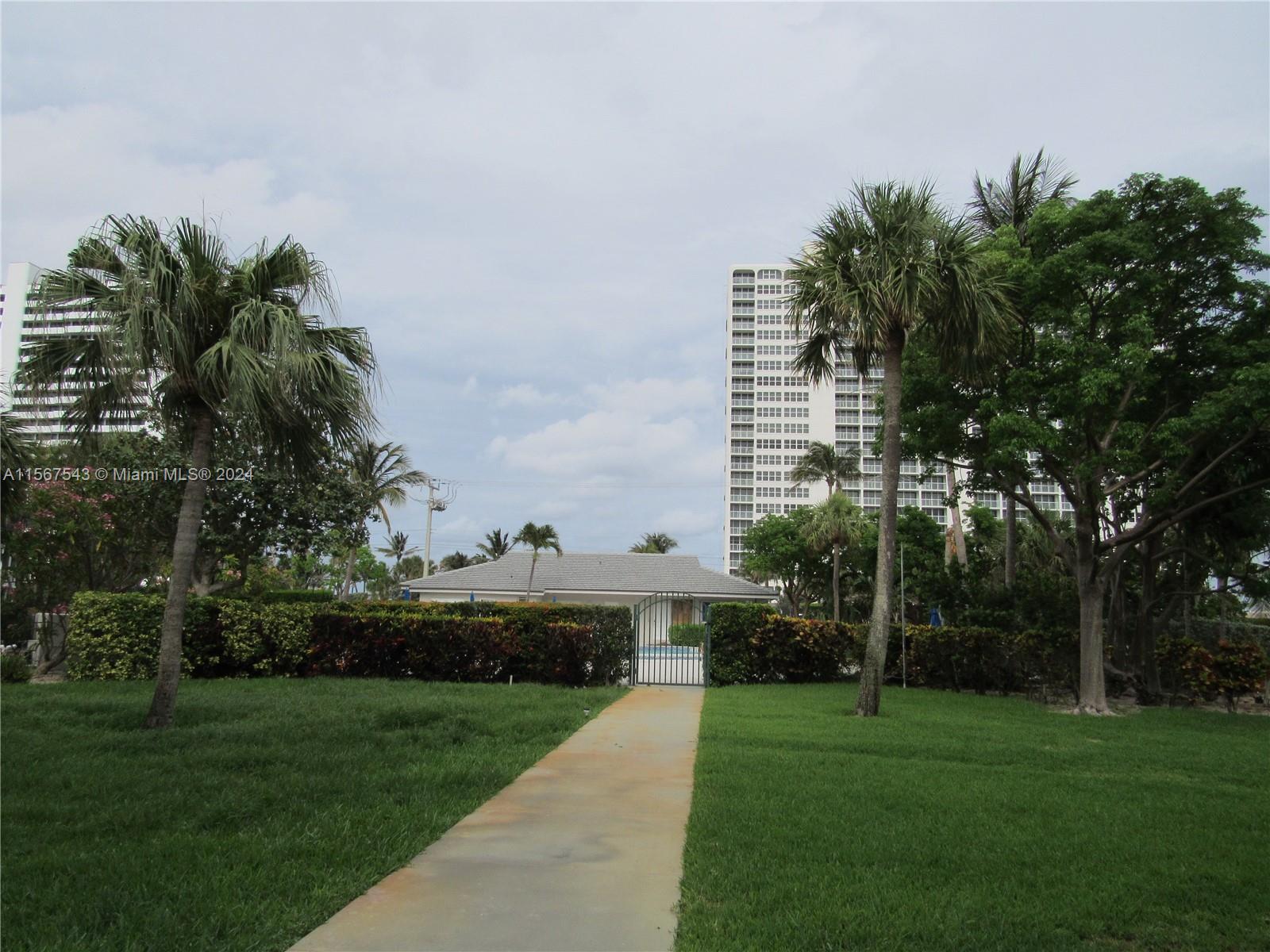 2700 Banyan Rd # 7