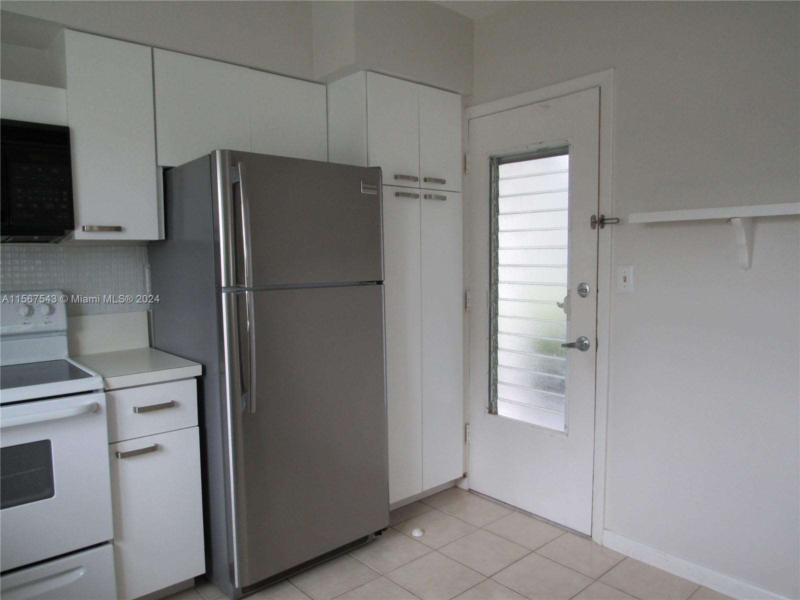 2700 Banyan Rd # 7