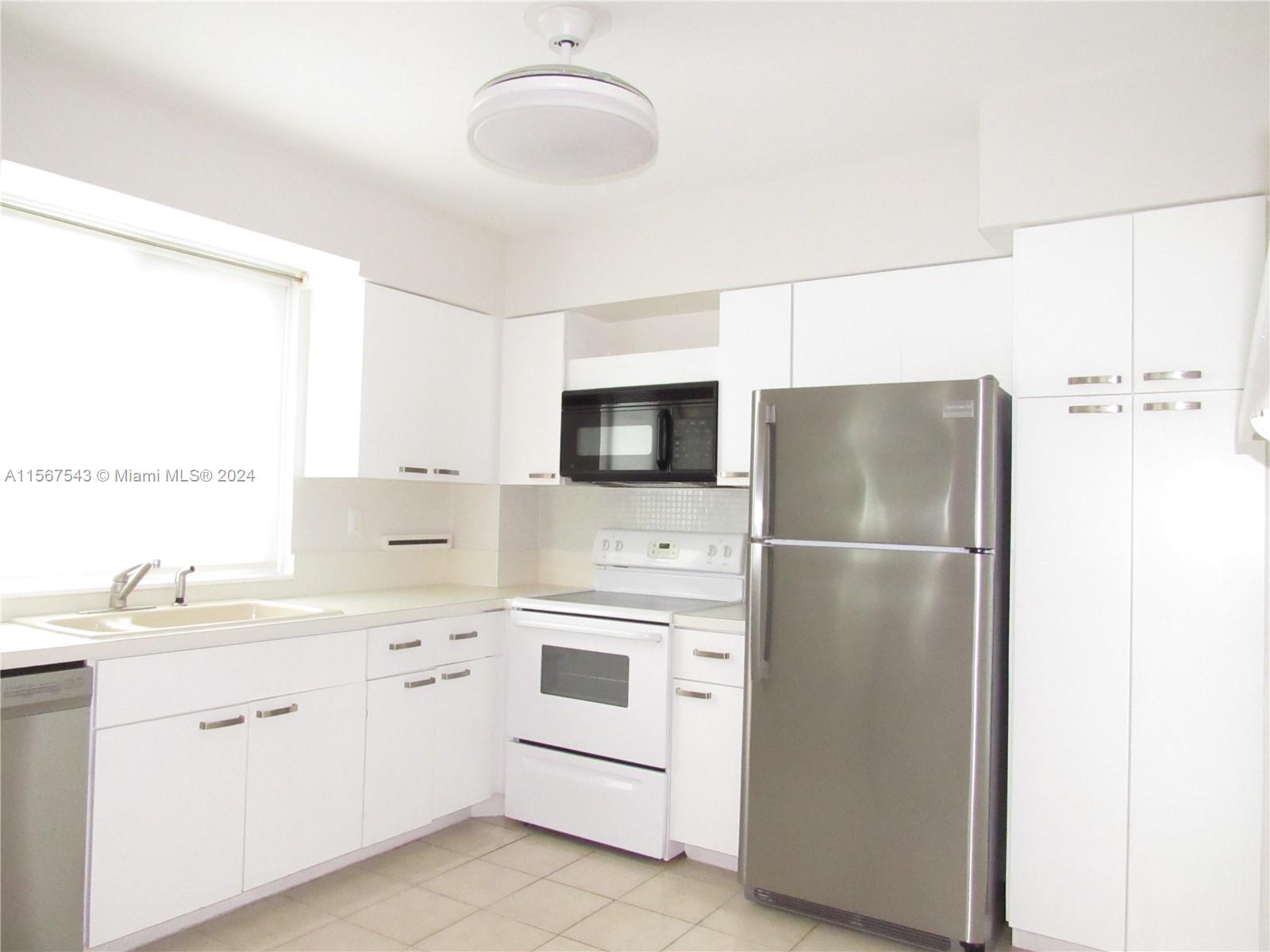 2700 Banyan Rd # 7