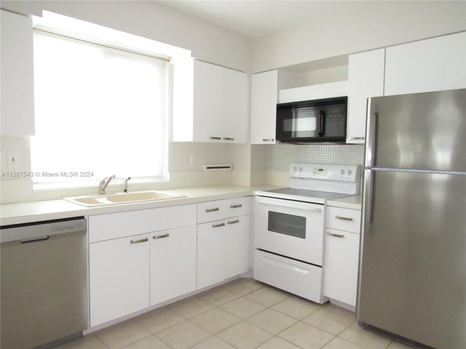 2700 Banyan Rd # 7