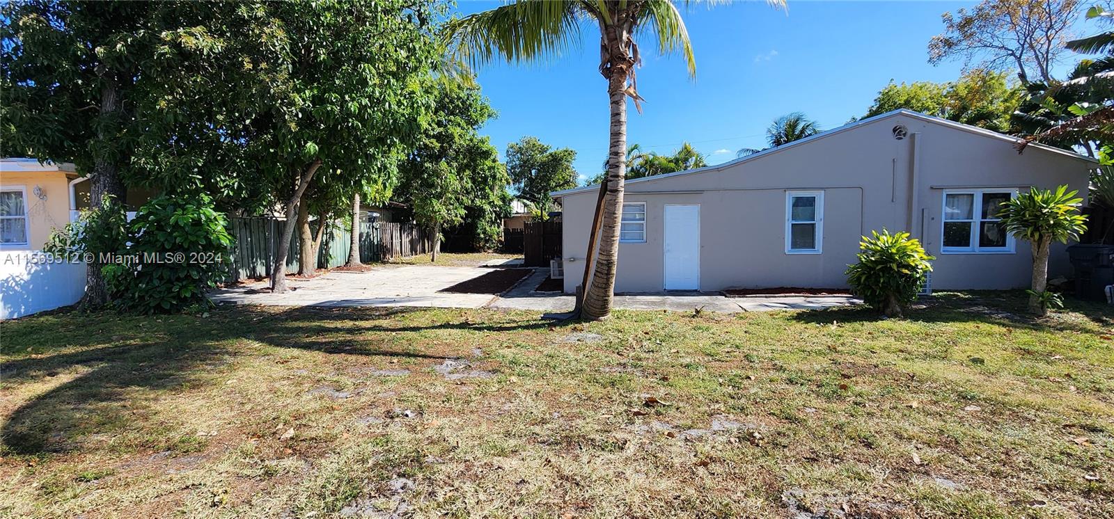 1221 N 58th Ave