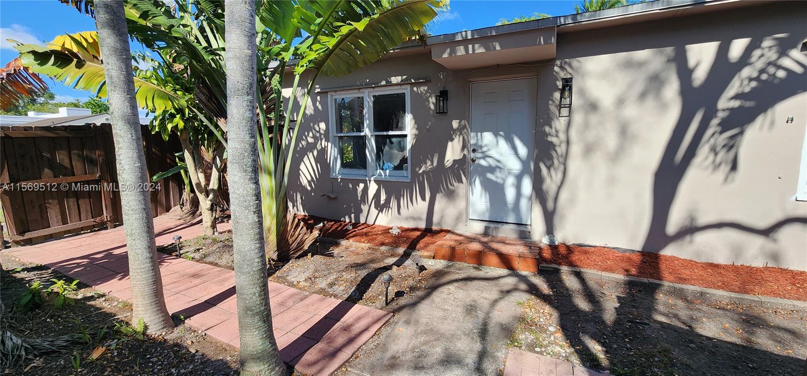 1221 N 58th Ave