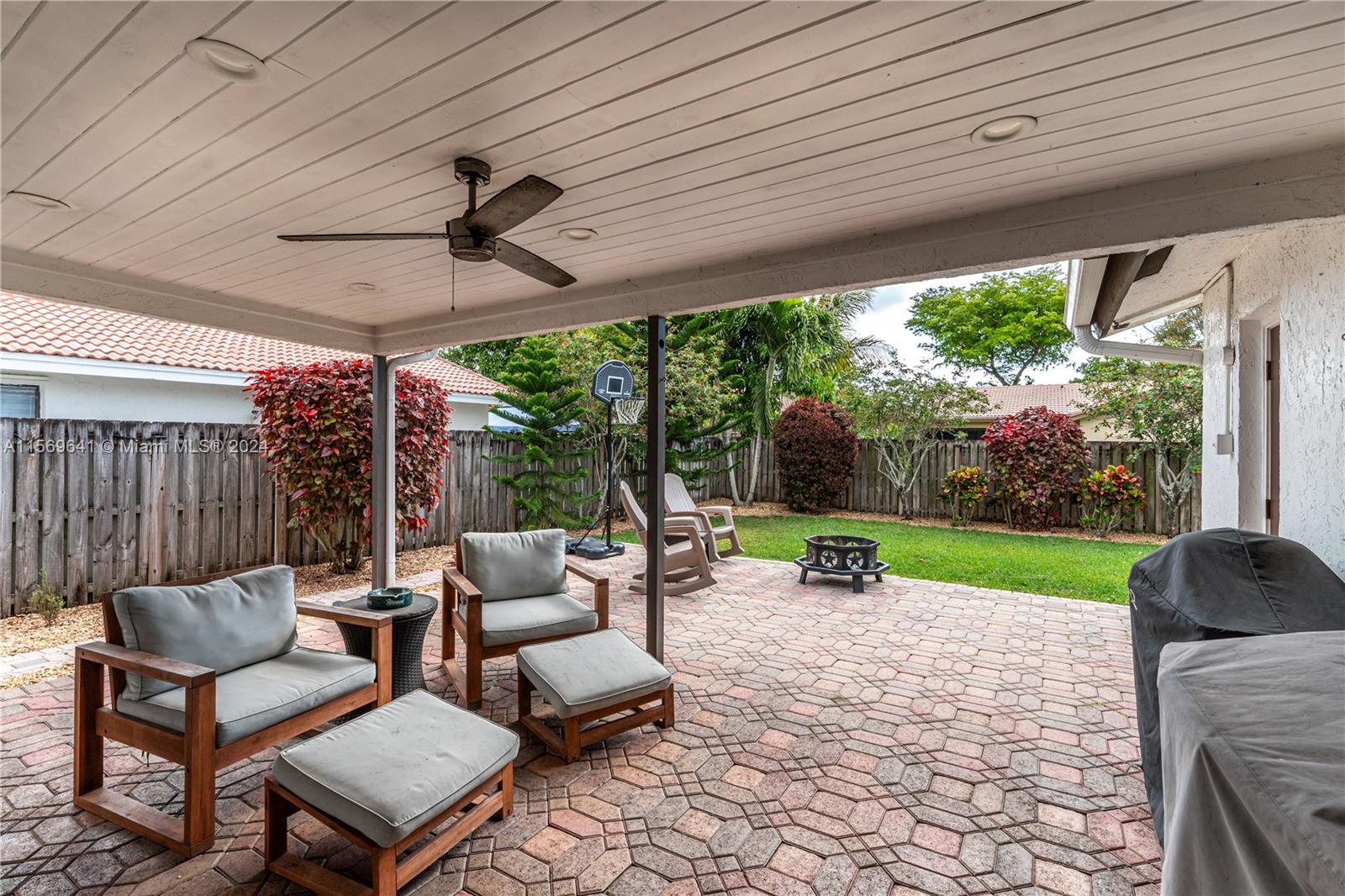 2735 NW 92nd Ave