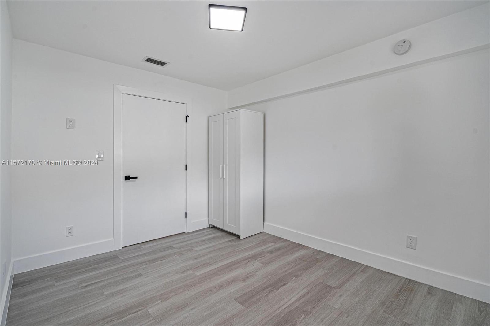319 NE 12th Ave