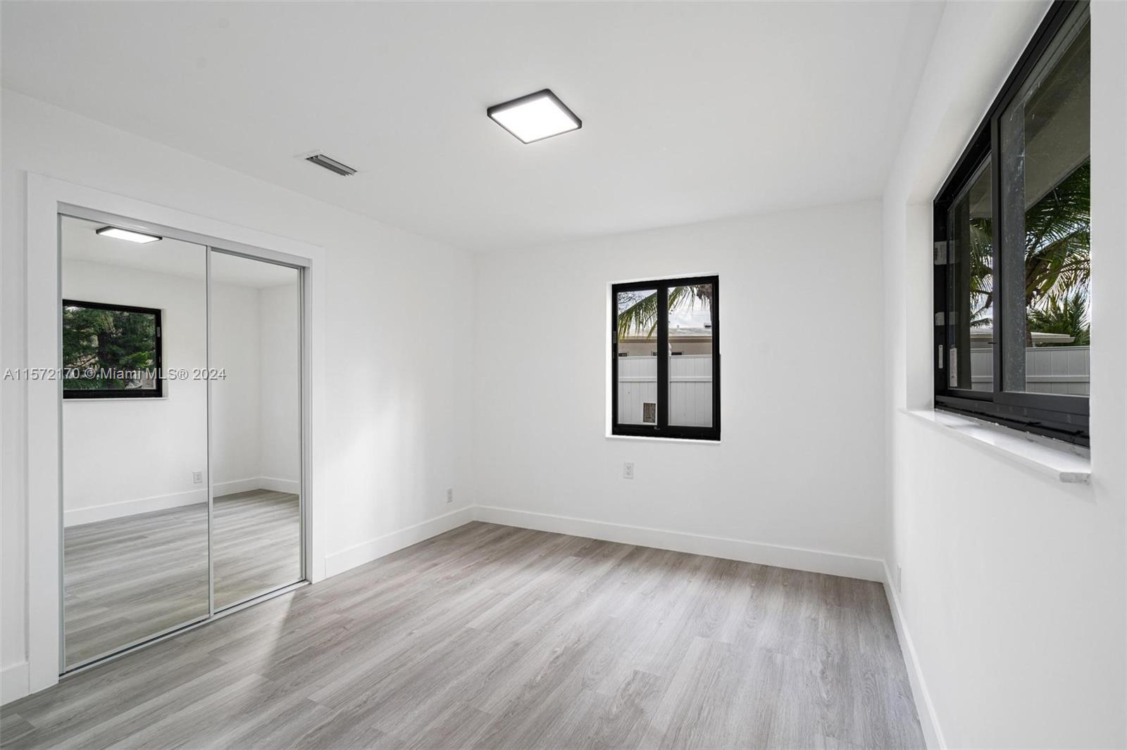 319 NE 12th Ave