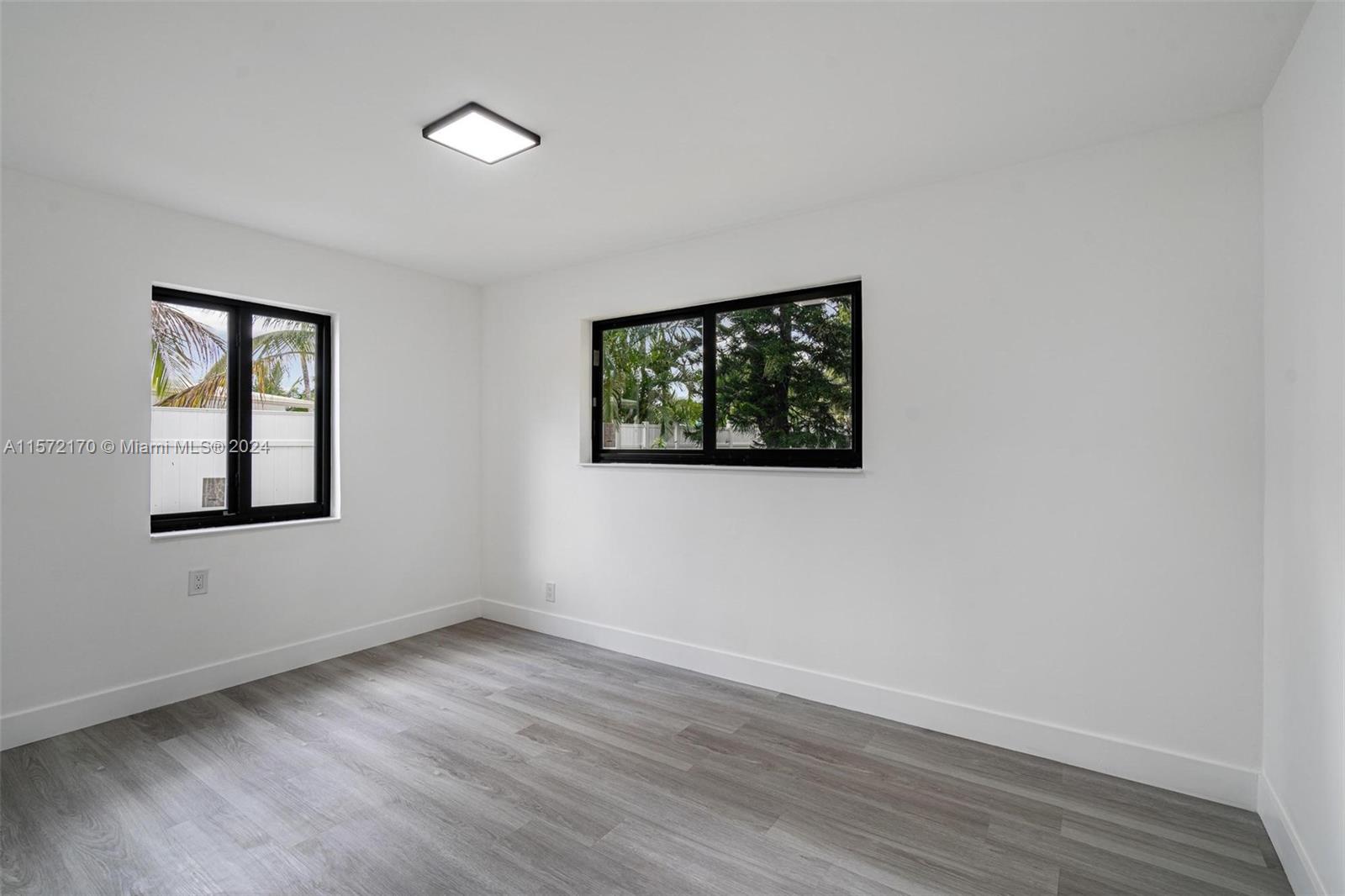 319 NE 12th Ave