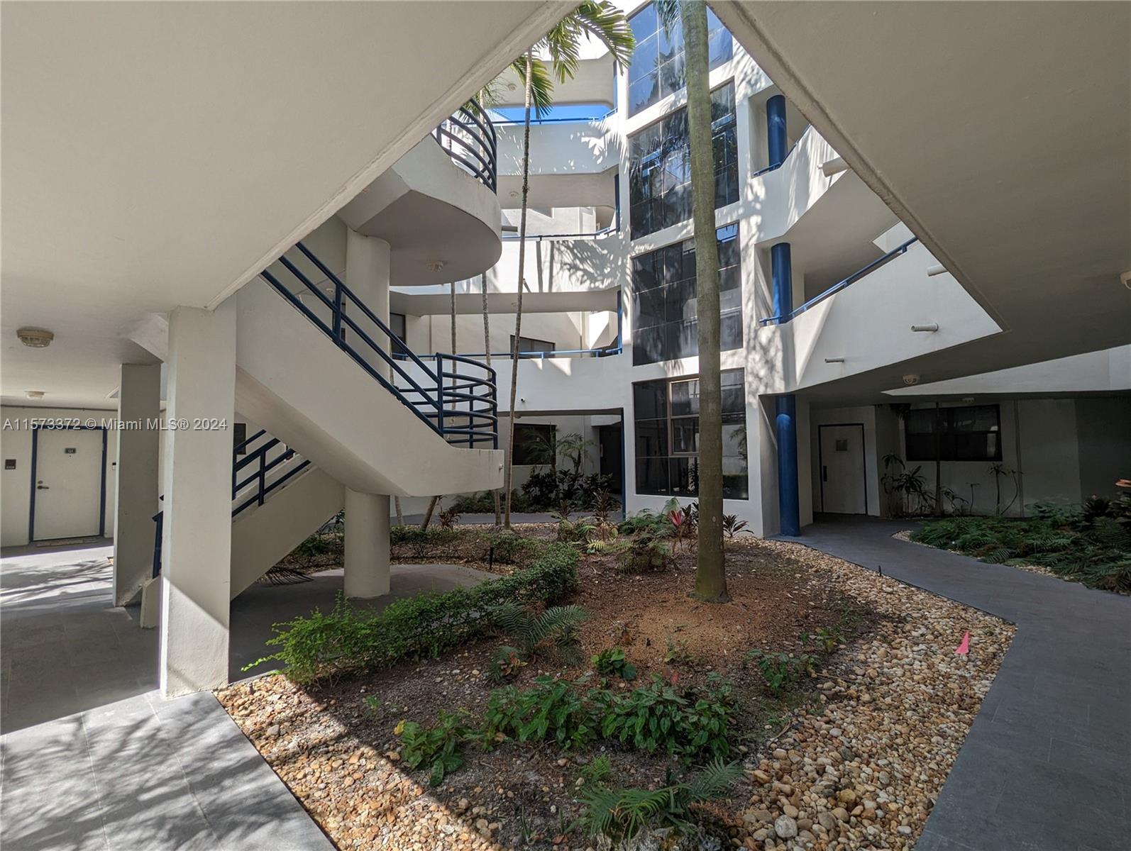 21085 NE 34th Ave # 1 Unit: 305-1