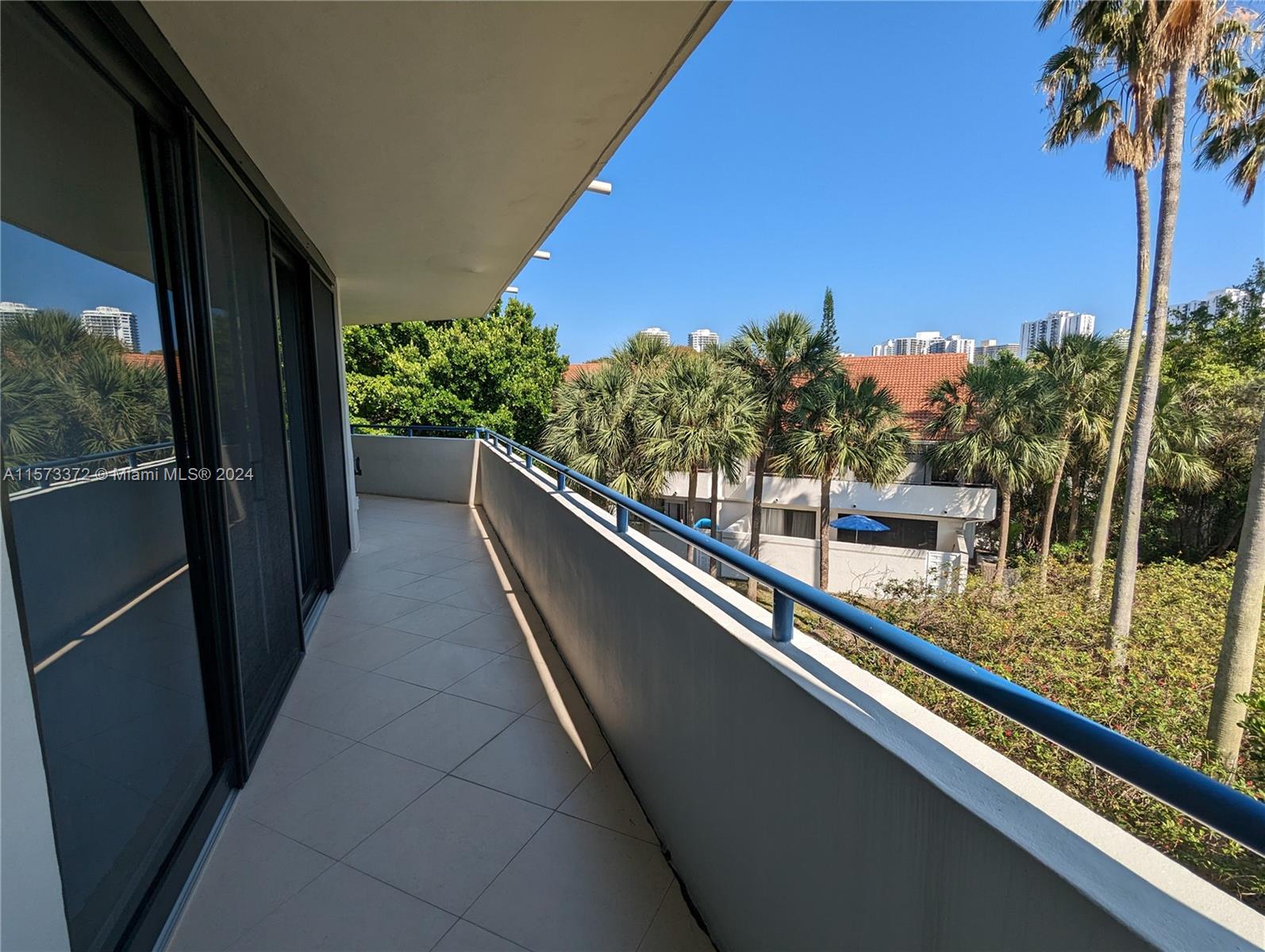 21085 NE 34th Ave # 1 Unit: 305-1