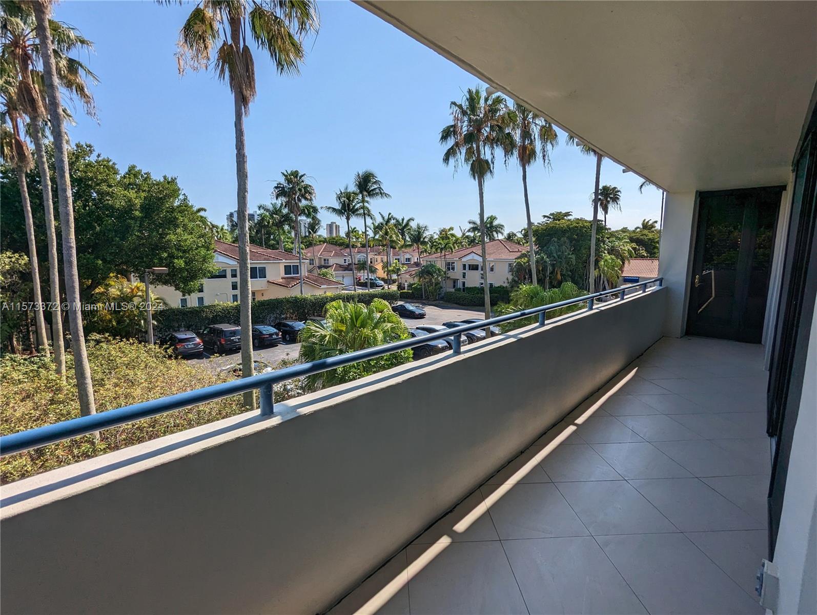 21085 NE 34th Ave # 1 Unit: 305-1