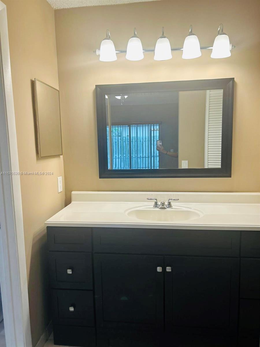 1455 Mira Vista Cir