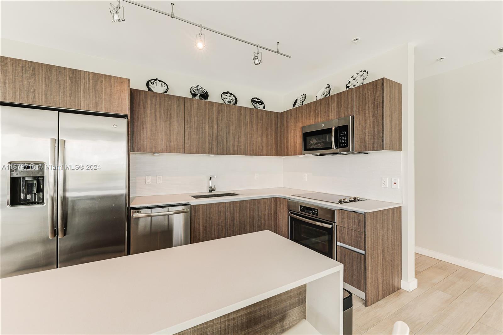 1600 SW 1st Ave # 1202