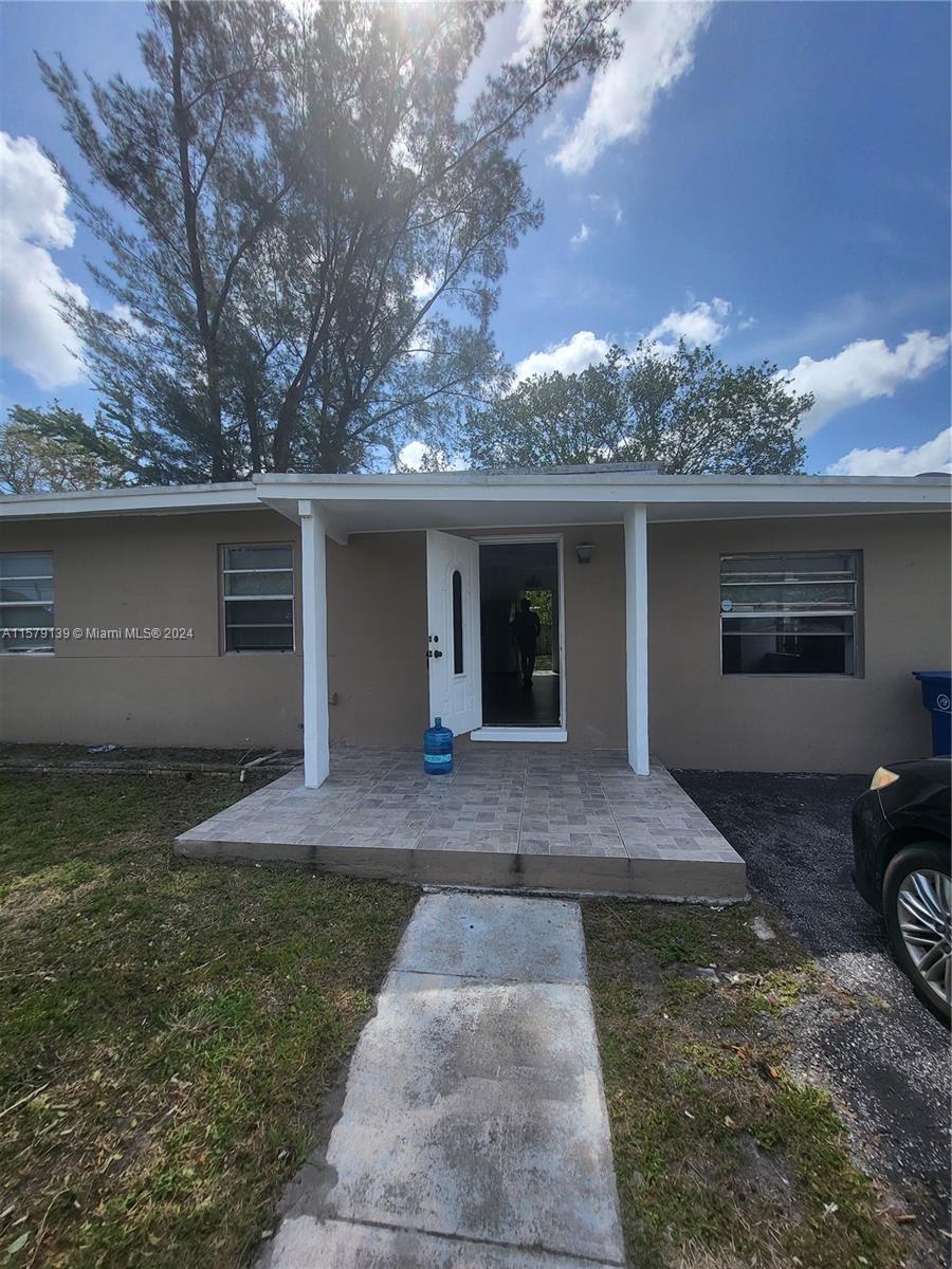 1402 NW 13th Ct