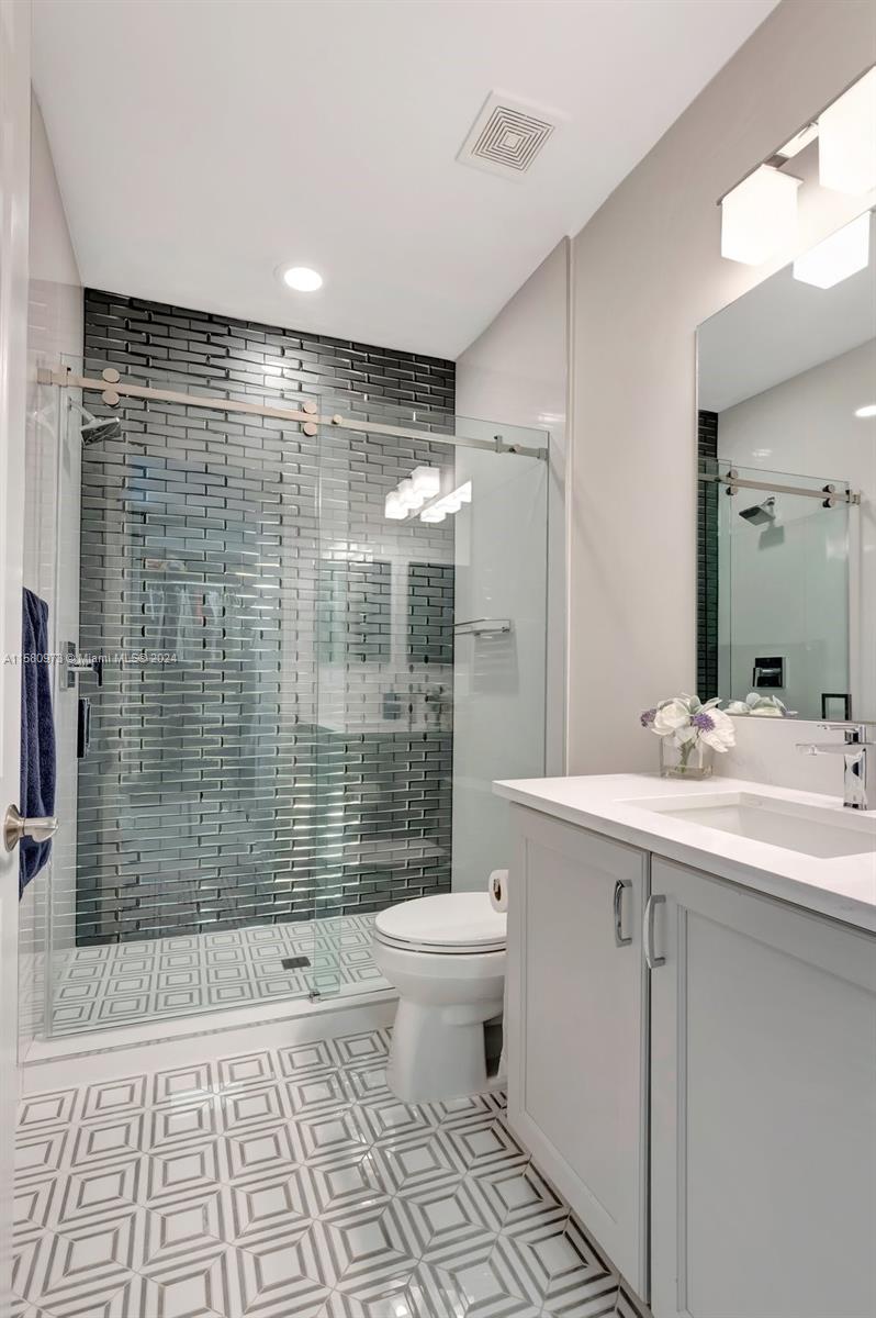 9331 Eden Roc Ct
