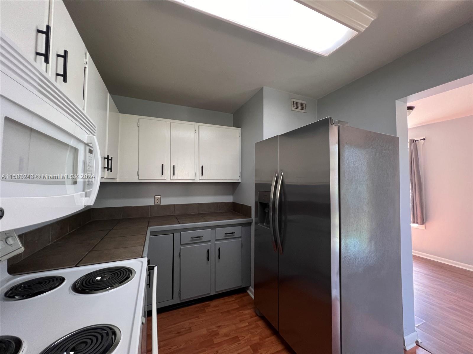 2300 SW 43rd # Q4