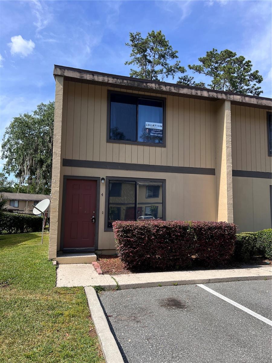 2300 SW 43rd # Q4