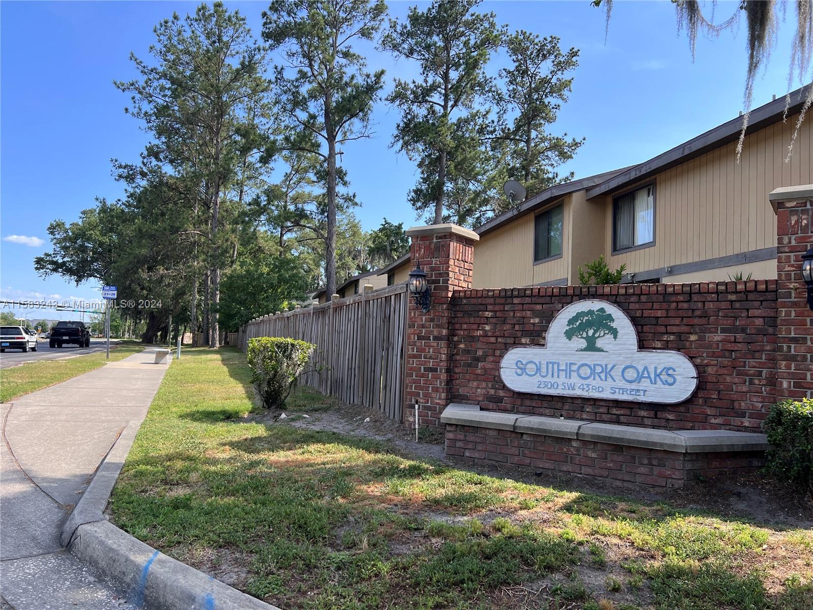 2300 SW 43rd # Q4