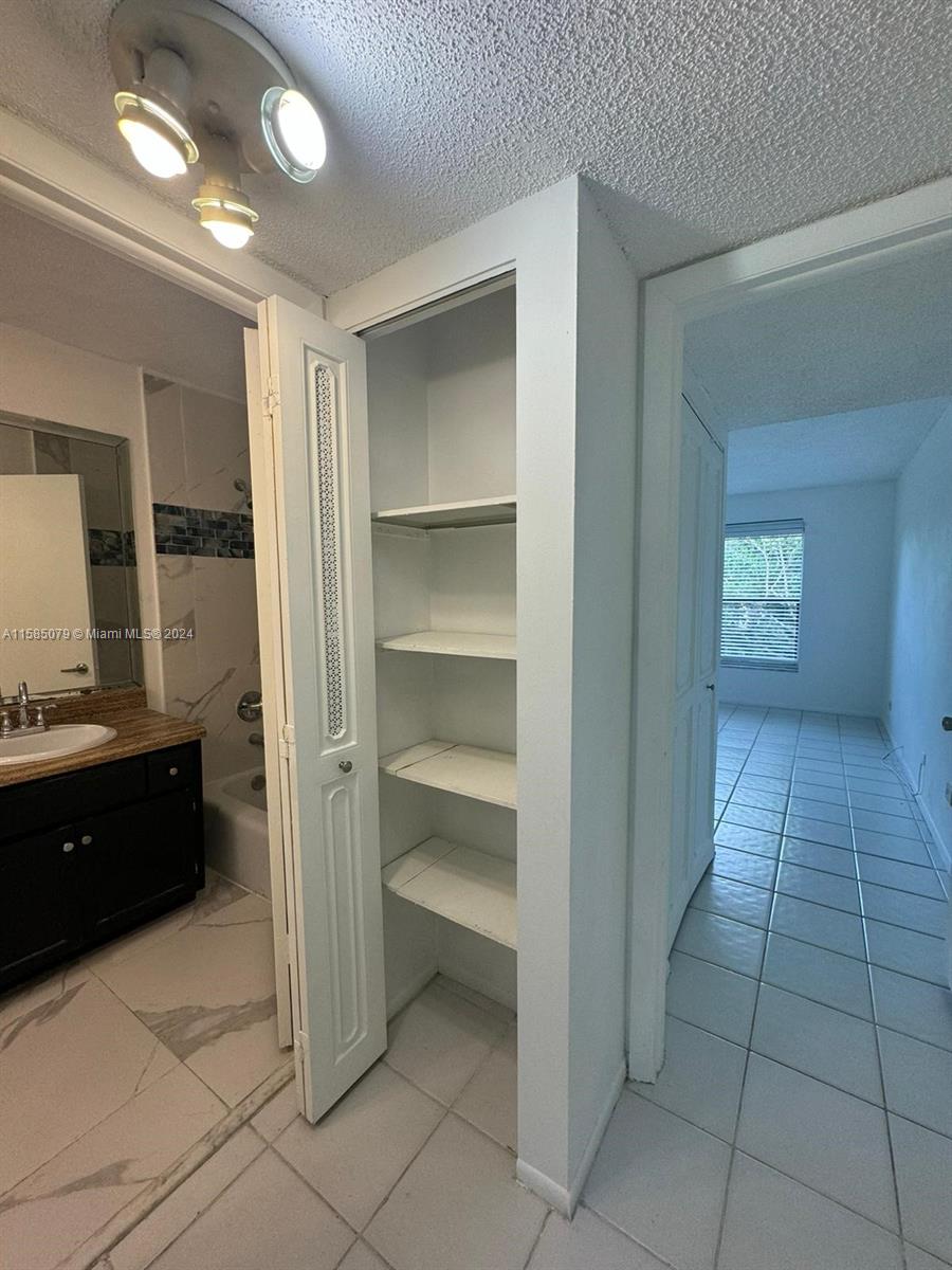 3730 Inverrary Dr # 3E