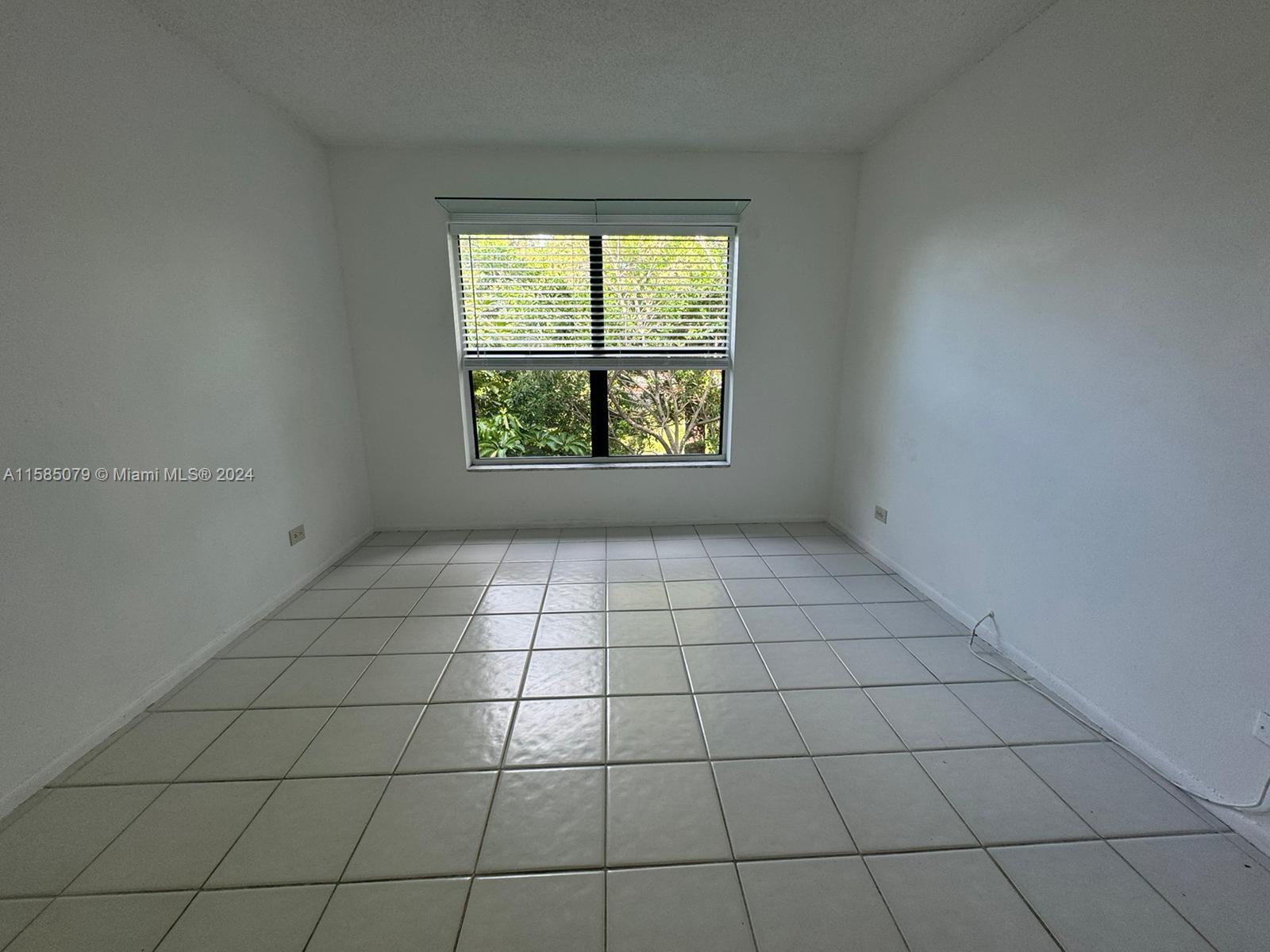 3730 Inverrary Dr # 3E