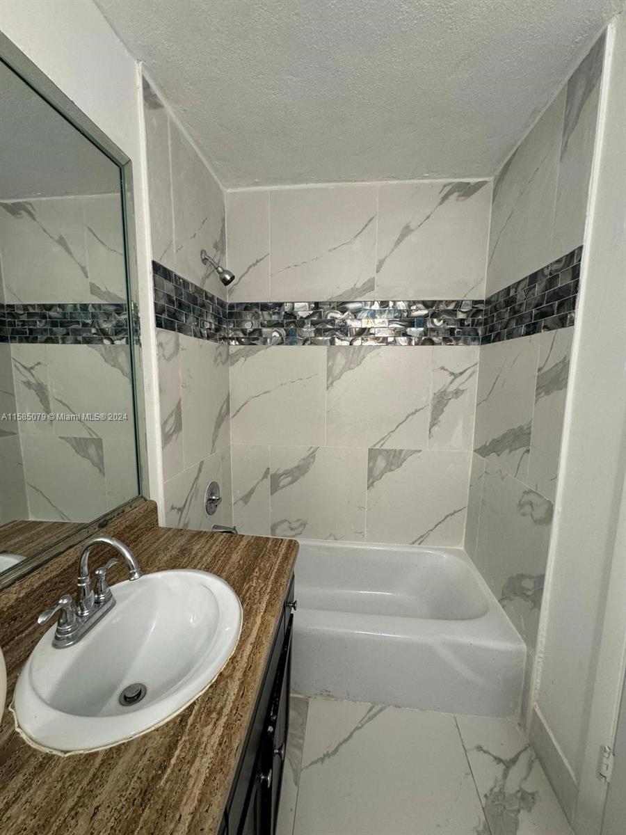 3730 Inverrary Dr # 3E
