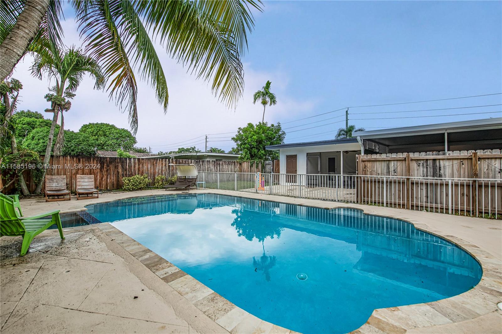716 SW 14th Ct