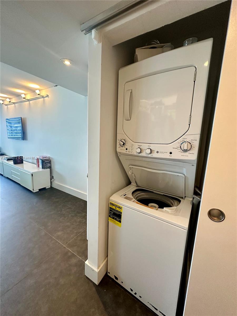 1717 N Bayshore Dr # 1536 Unit: A-1536