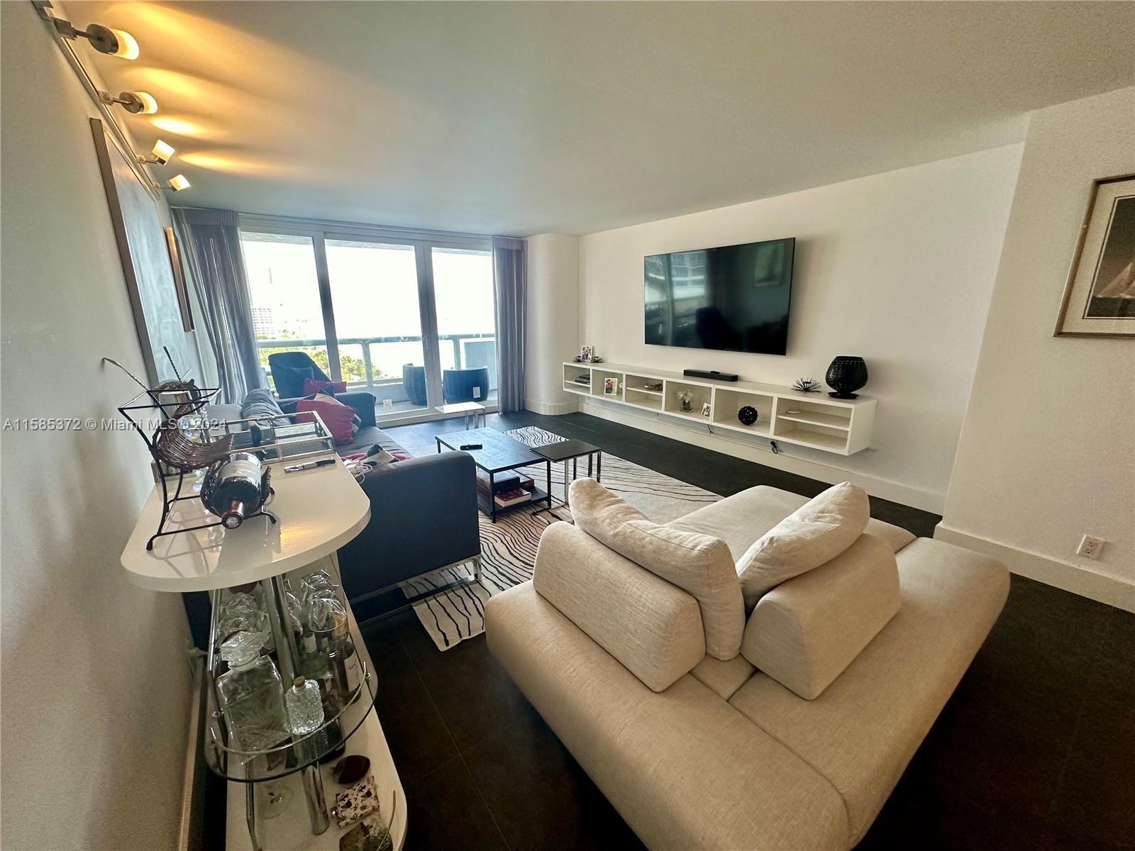 1717 N Bayshore Dr # 1536 Unit: A-1536