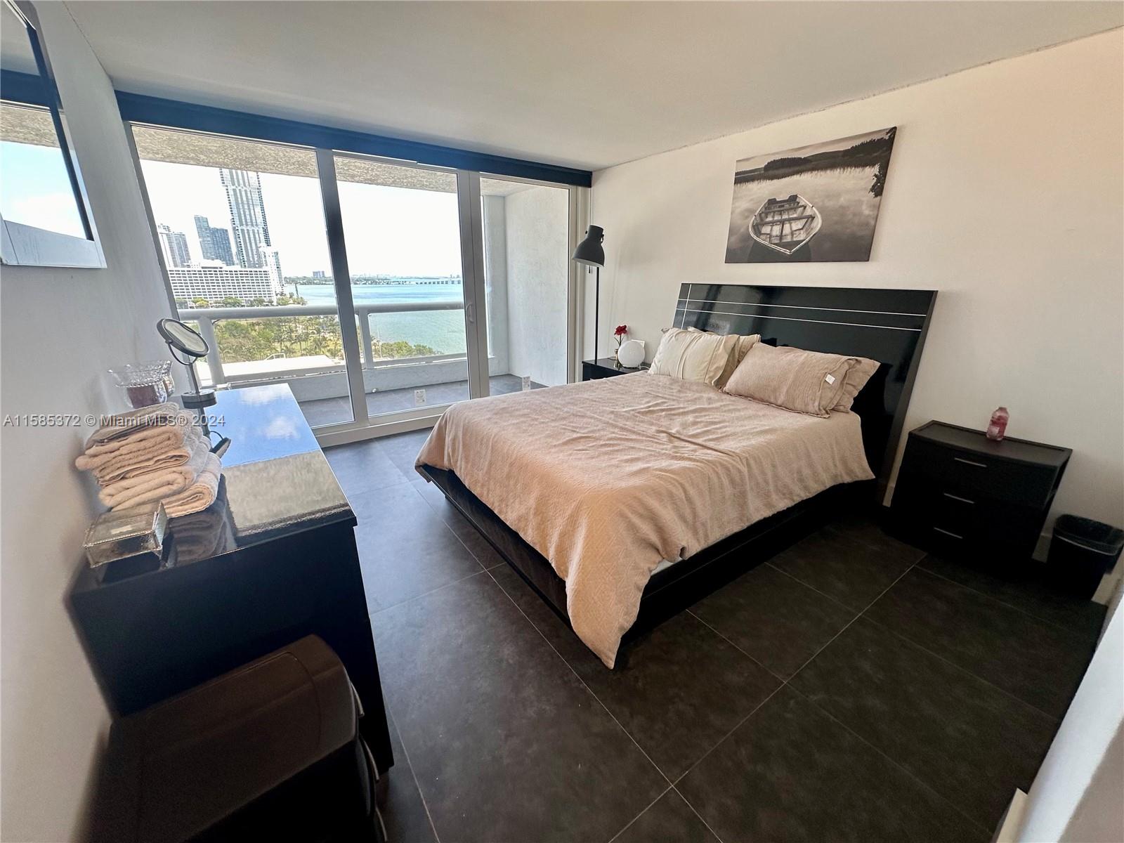 1717 N Bayshore Dr # 1536 Unit: A-1536
