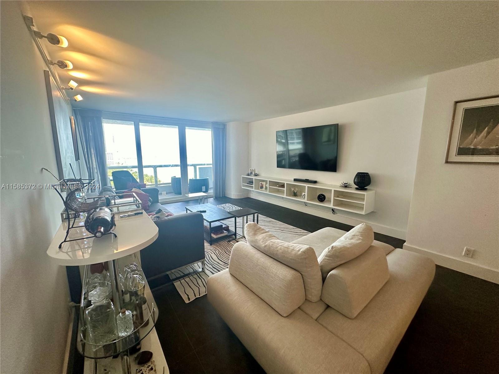 1717 N Bayshore Dr # 1536 Unit: A-1536