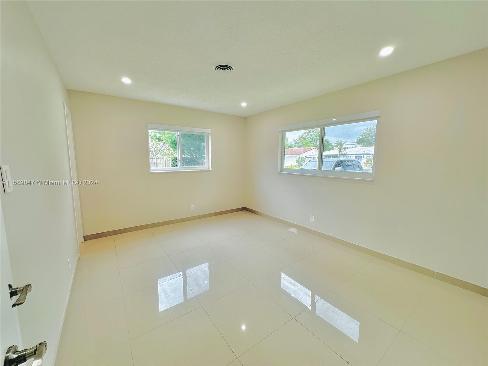 713 SW 14th Ct # 2