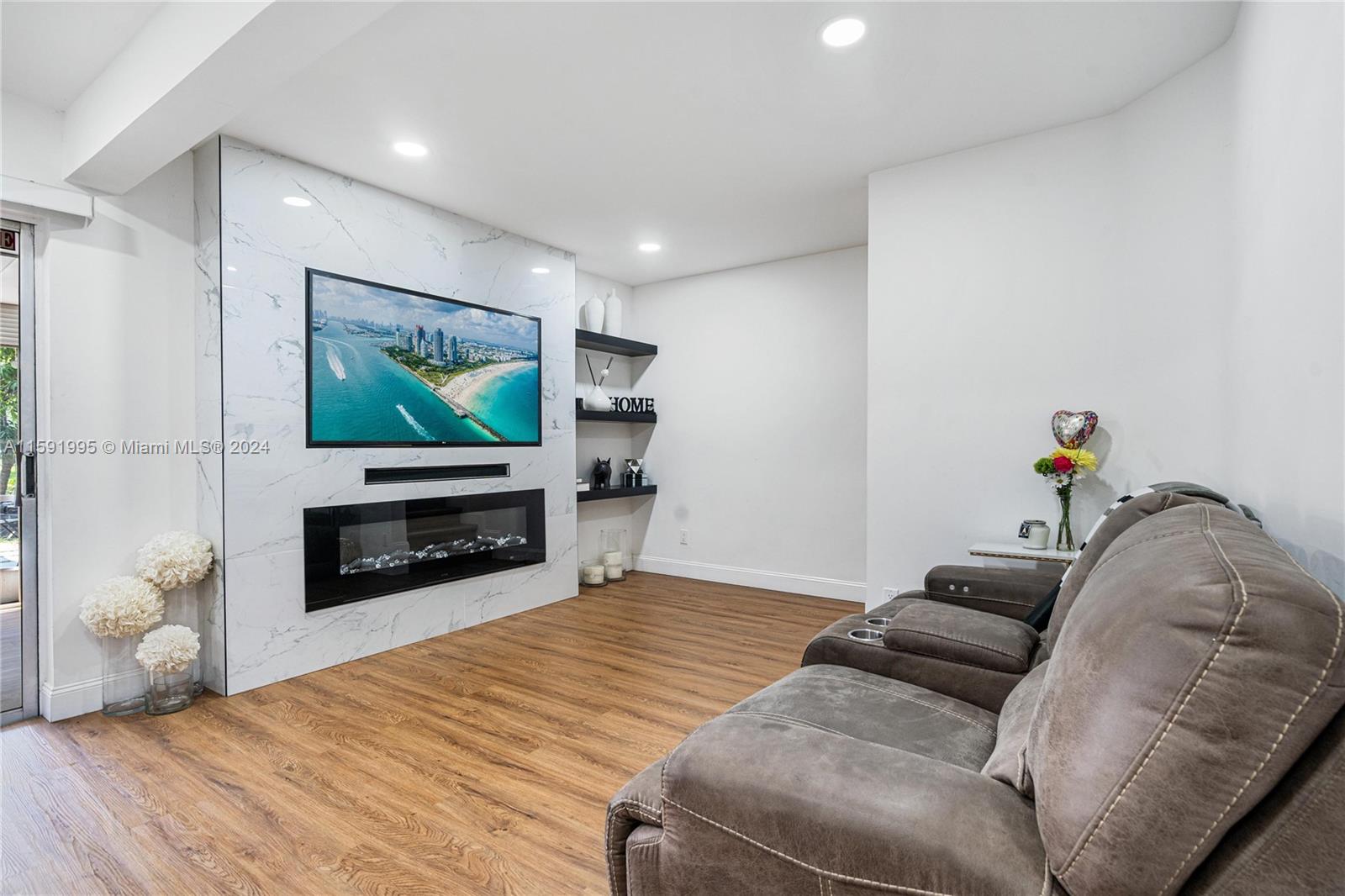 303 Sunshine Dr # 303