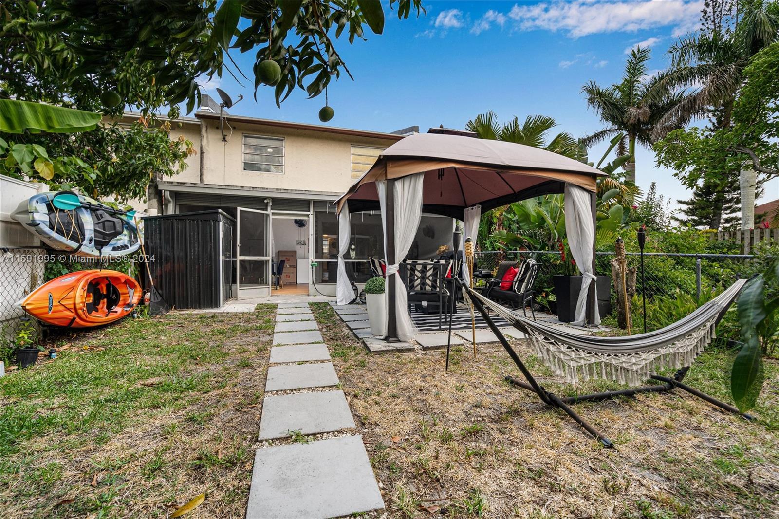 303 Sunshine Dr # 303