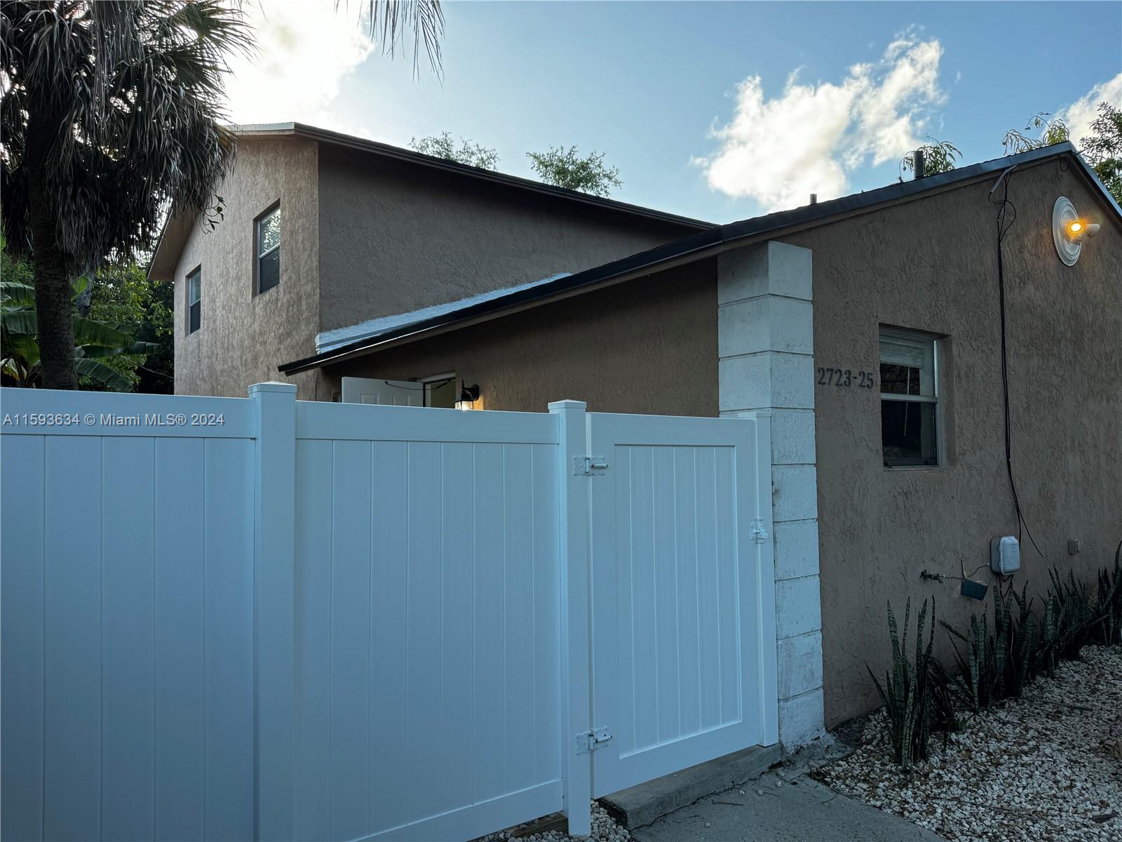 2723 SW 15th Ave # 1