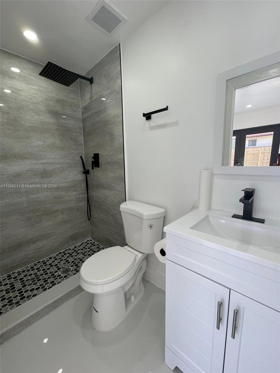 1345 NE 204th Ter