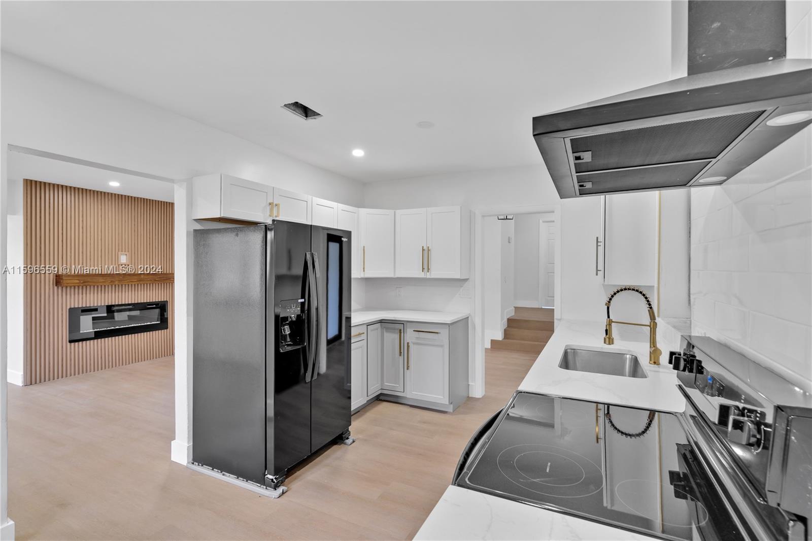 330 SW 29th Ave